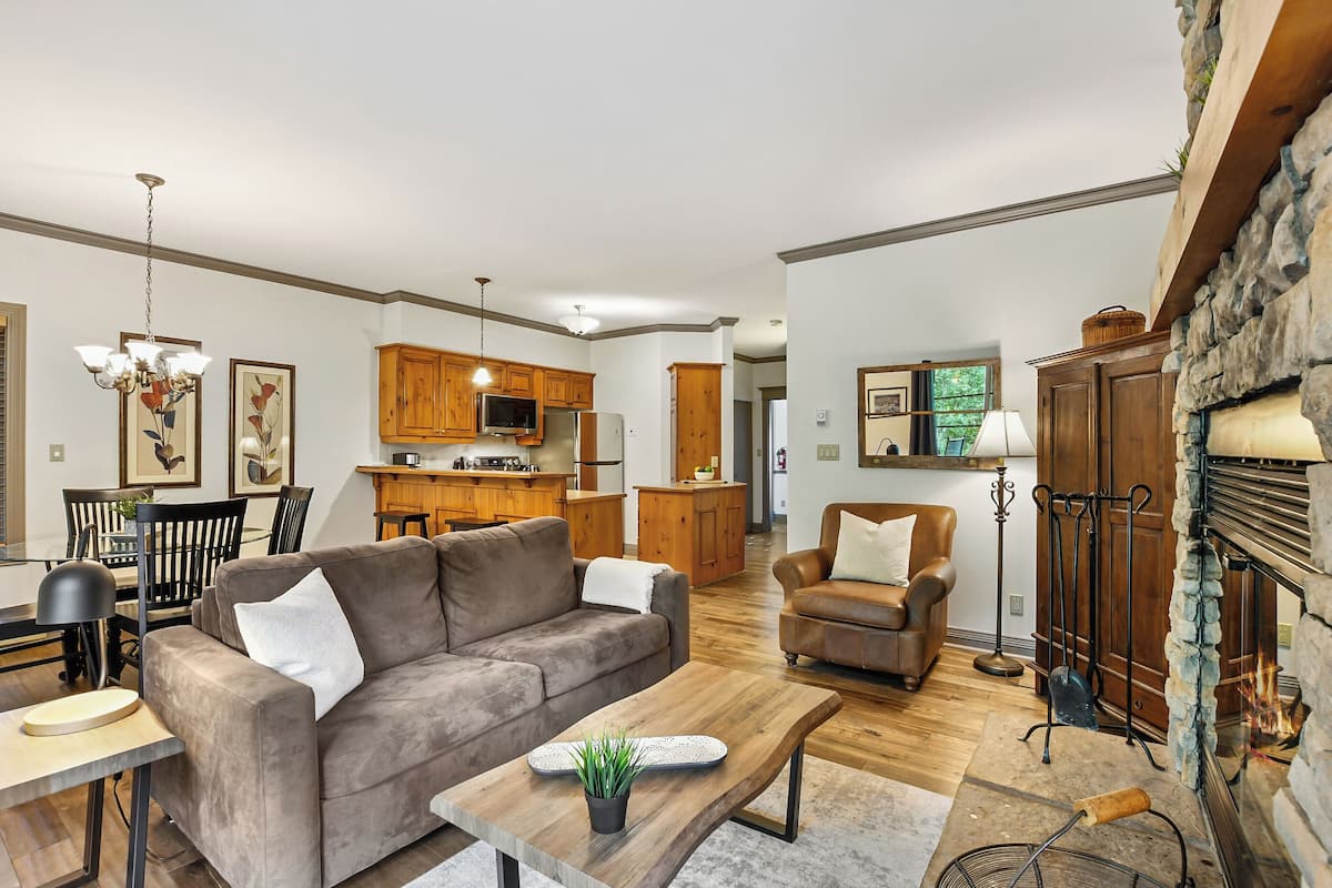 Plateau sur la Montagne 214-3 , 1 Bedroom | Living area