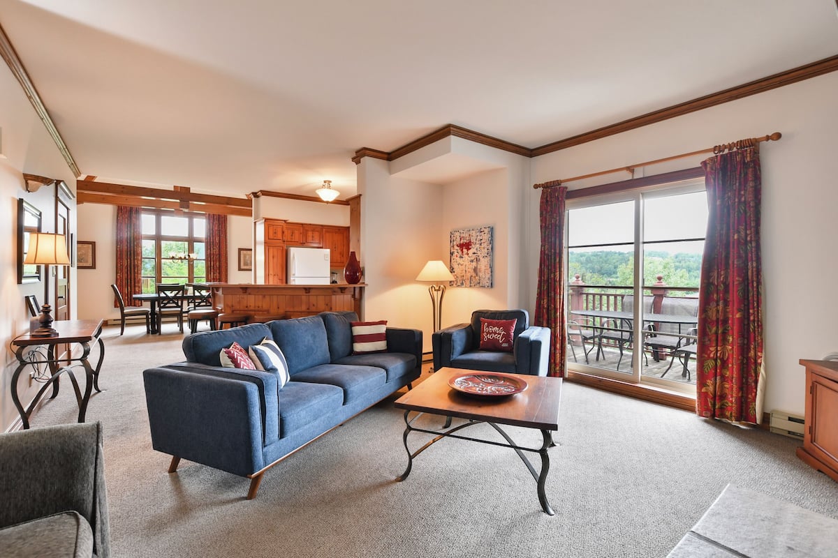 Plateau sur la Montagne 212-6 , 3 Bedrooms | Living area