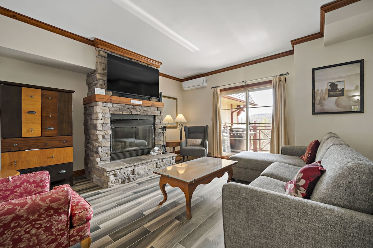 Plateau sur la Montagne 208-5 , 3 bedrooms | Living area
