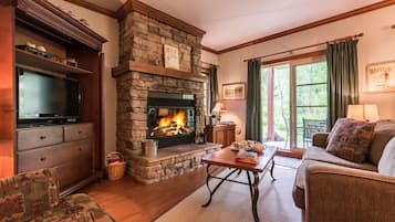 Plateau sur la Montagne 218-3 , 1 Bedroom | Living room | 30-inch flat-screen TV with satellite channels, TV, fireplace