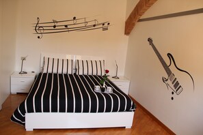 Deluxe Apartment | Iron/ironing board, free WiFi - Appartamento Musica (Bologna)