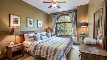 Manoirs 120-4 | View from room