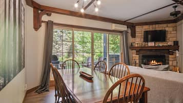 Manoirs 122-07 | Living area | 45-inch flat-screen TV with satellite channels, TV, fireplace