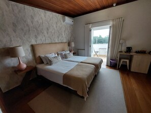 Doppel- oder Zweibettzimmer