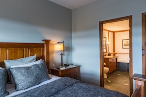 Condo, 2 Bedrooms (172-4)
