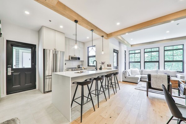 Leilighet – deluxe | Eget kjøkken | Kjøleskap, mikrobølgeovn, ovn og kokeplater