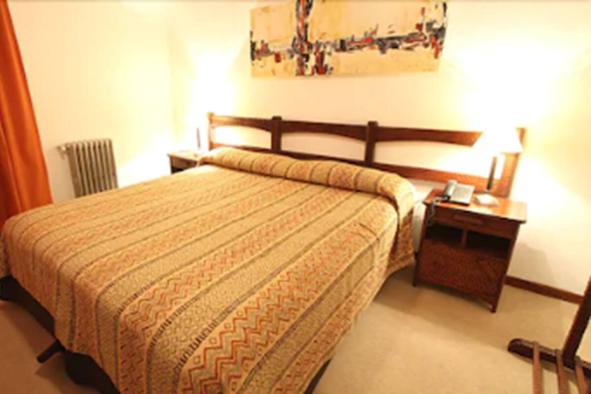 Standard Room | In-room safe, soundproofing, WiFi (free), bed sheets
