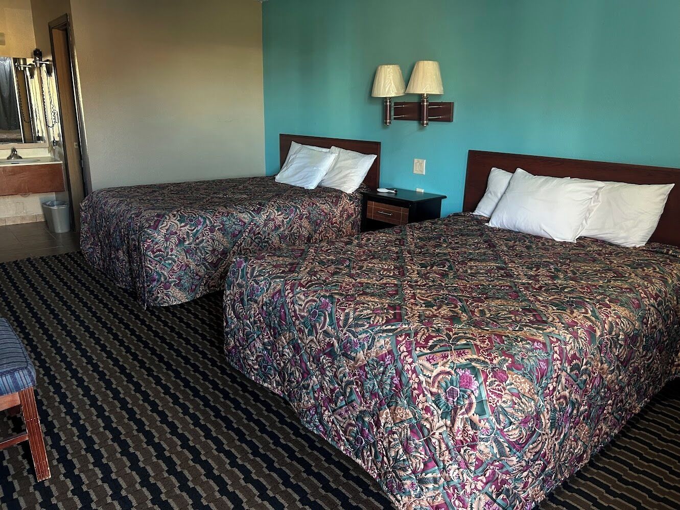 Skrivbord, strykjärn/strykbräda, gratis wi-fi och sängkläder