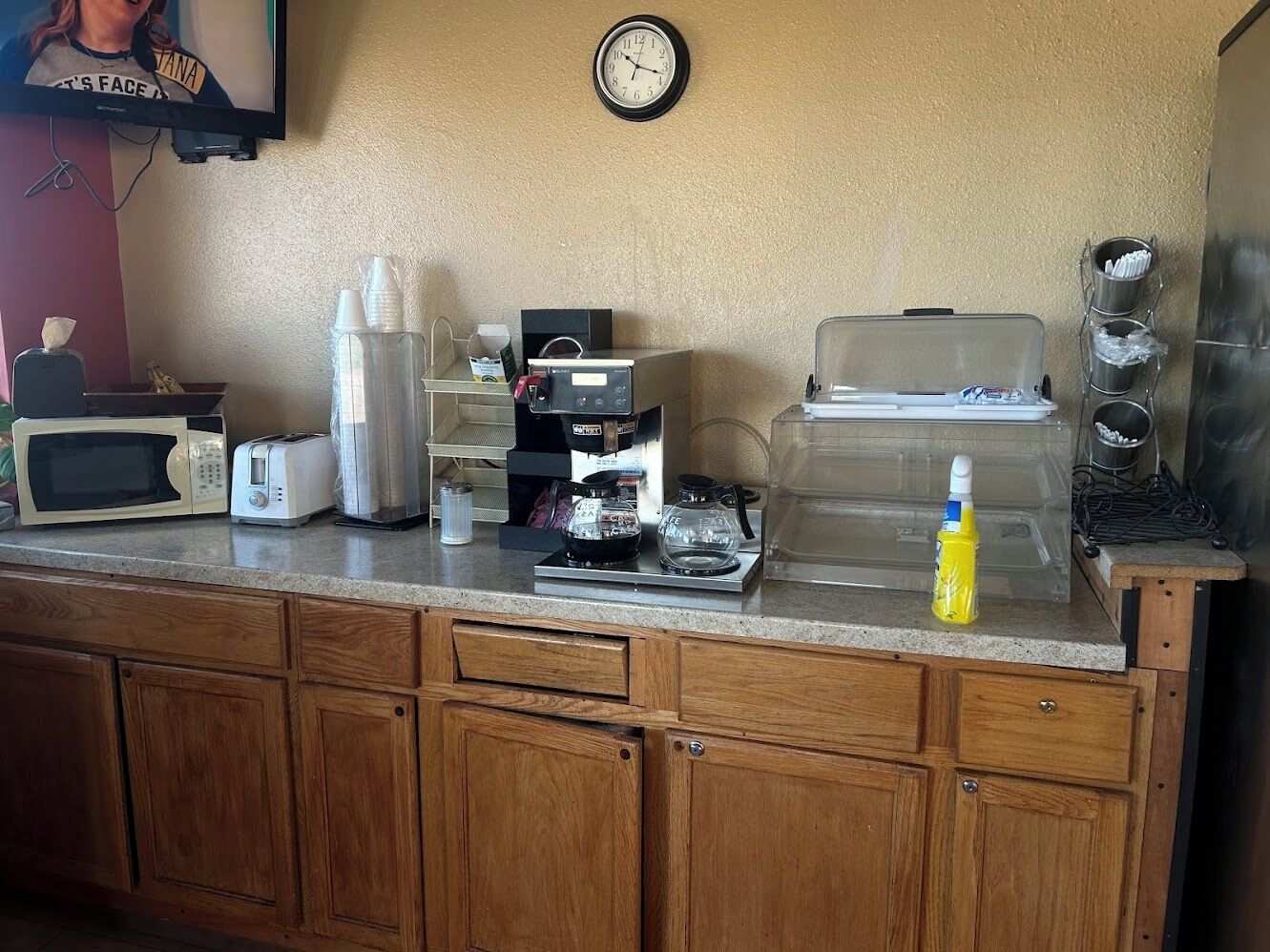 Free daily continental breakfast 