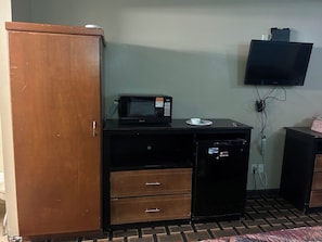 Room, 1 King Bed, Non Smoking | Desk, iron/ironing board, free WiFi, bed sheets - Crete Inn (Crete)