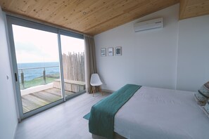 Habitación con Sala de Estar, vistas al mar | Caja de seguridad en la habitación, cortinas blackout y insonorización 