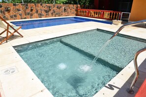 Hồ bơi ngoài trời 