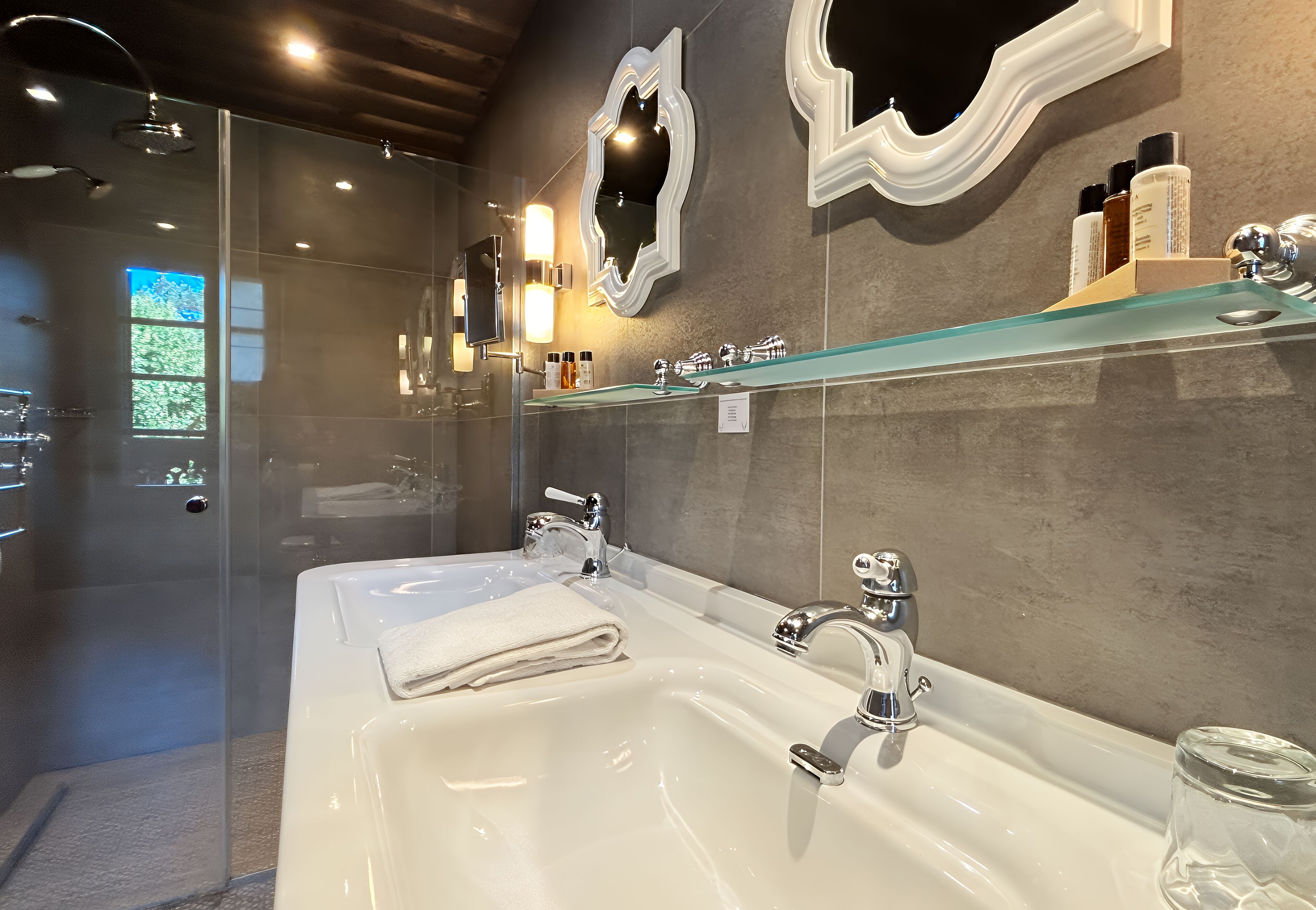 panoramic double room, terrace, mountain view | bathroom | shower, free toiletries, hair dryer, slippers