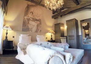 Comfort Double or Twin Room (Glacier) | Premium bedding, in-room safe, individually decorated - Chalet Hotel le Castel (Chamonix-Mont-Blanc)