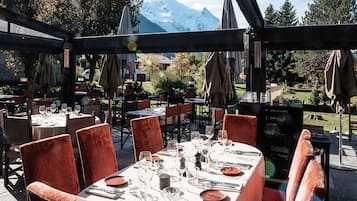 Lunch and dinner served, French cuisine