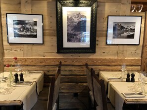 Lunch and dinner served - Chalet Hotel le Castel (Chamonix-Mont-Blanc)