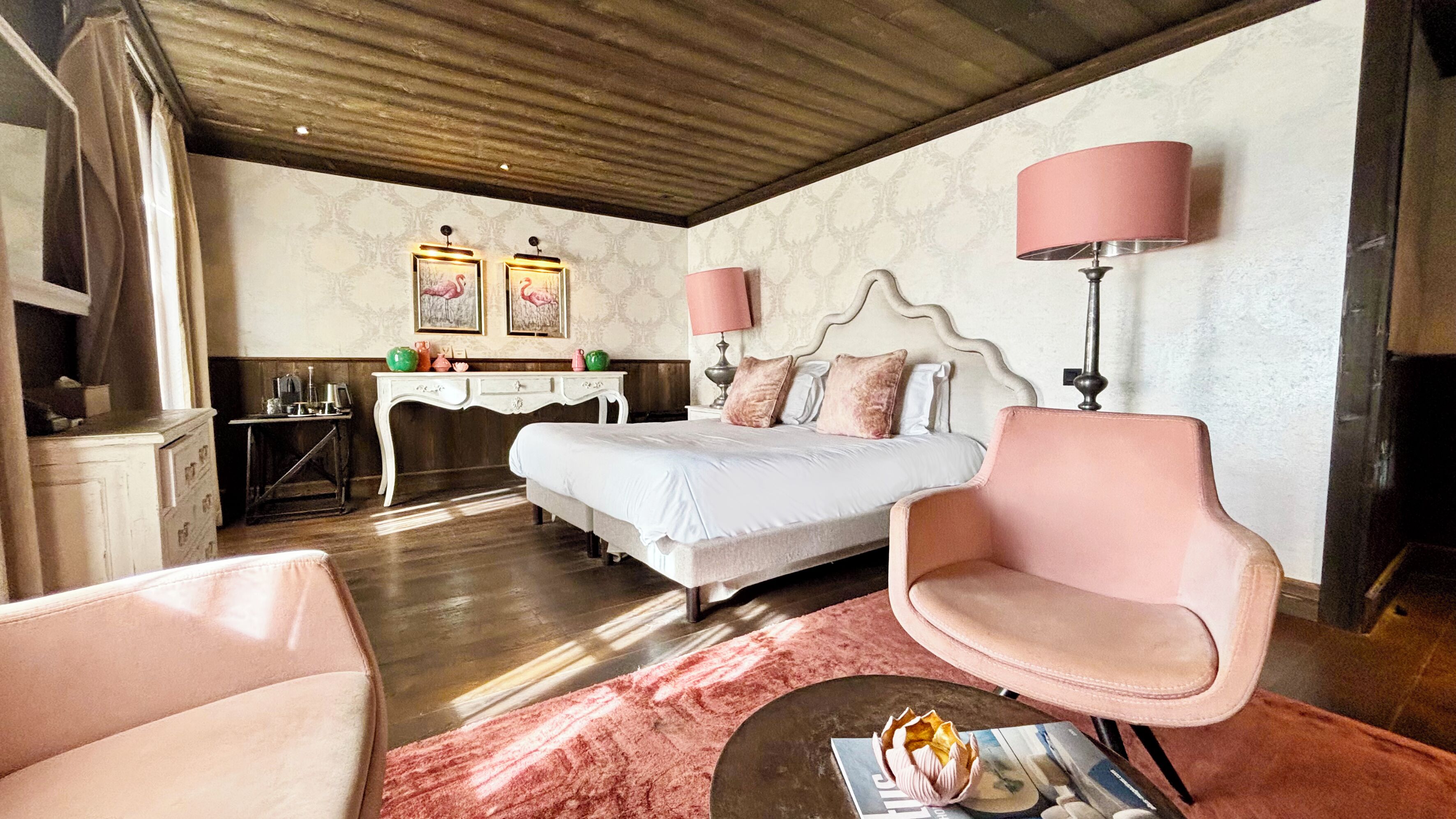 Quarto casal panorâmico, terraço, vista para a montanha | Roupas de cama premium, cofres nos quartos, individualmente decorados