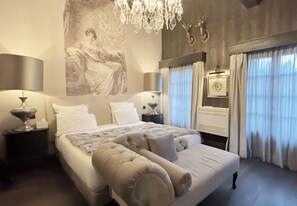 Habitación superior con 1 cama doble o 2 individuales, balcón, vistas a la montaña (Cristal) | Ropa de cama de alta calidad, caja fuerte, decoración individual