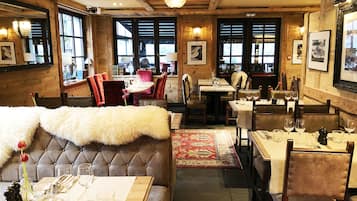 Déjeuner et dîner servis sur place