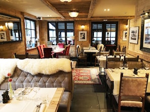 Der serveres frokost og aftensmad