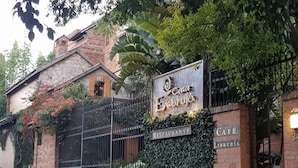 A building with a sign reading "Casa Embujos" and "RESTAURANTE" indicating a restaurant. - Casa Aurea (Morelia)