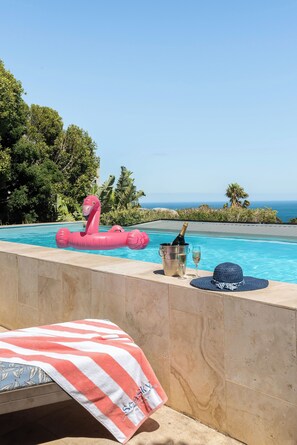 Outdoor pool, pool loungers - 15 Ottawa (Cape Town)