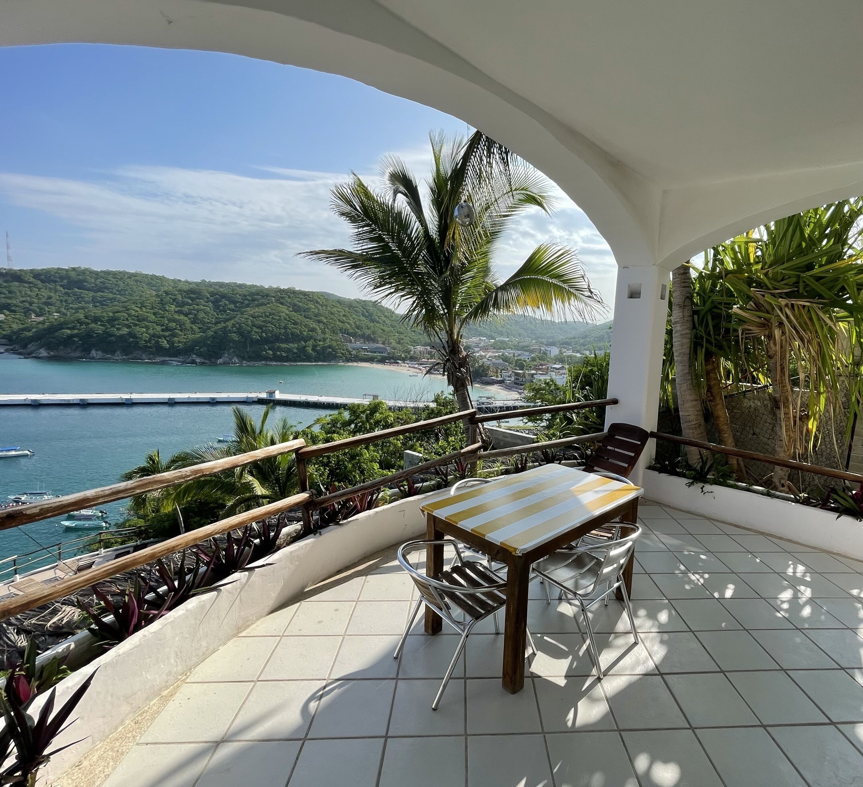 Studio Suite, dapur kecil | Brankas, meja kerja, setrika/meja setrika, dan tempat tidur bayi gratis