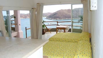 Studio Suite, Kitchenette | In-room safe, desk, iron/ironing board, free cribs/infant beds
