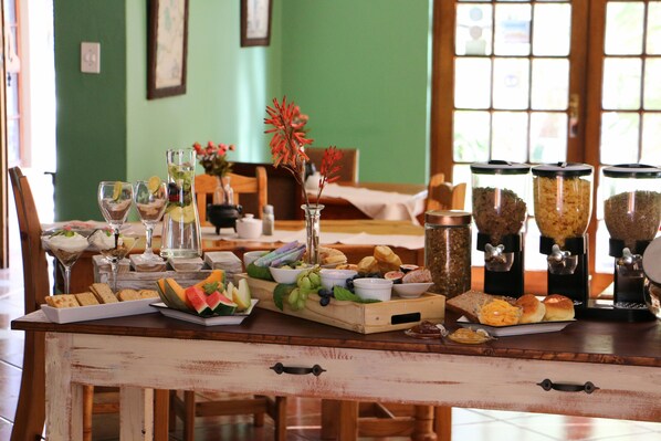 Daily buffet breakfast for a fee