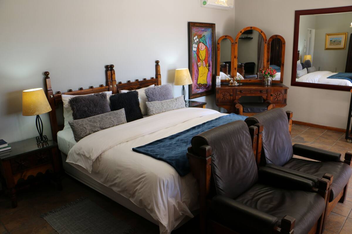 Comfort Room, 1 Bedroom (Reprive Double Room En-suite Bathroom) | Down comforters, minibar, in-room safe, WiFi (free)