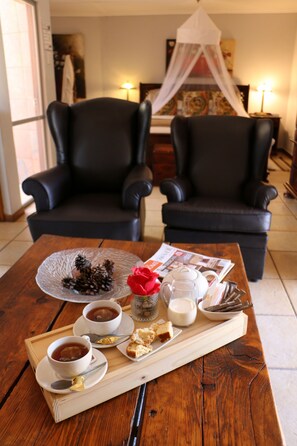 Comfort Room, 1 Bedroom ( Ruben Honeymoon/Luxury Suite) | Living area