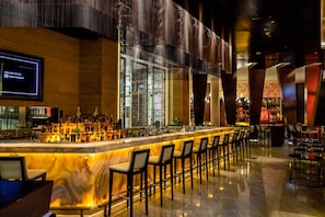 Bar à vin, restauration en plein air, ouvert tous les jours