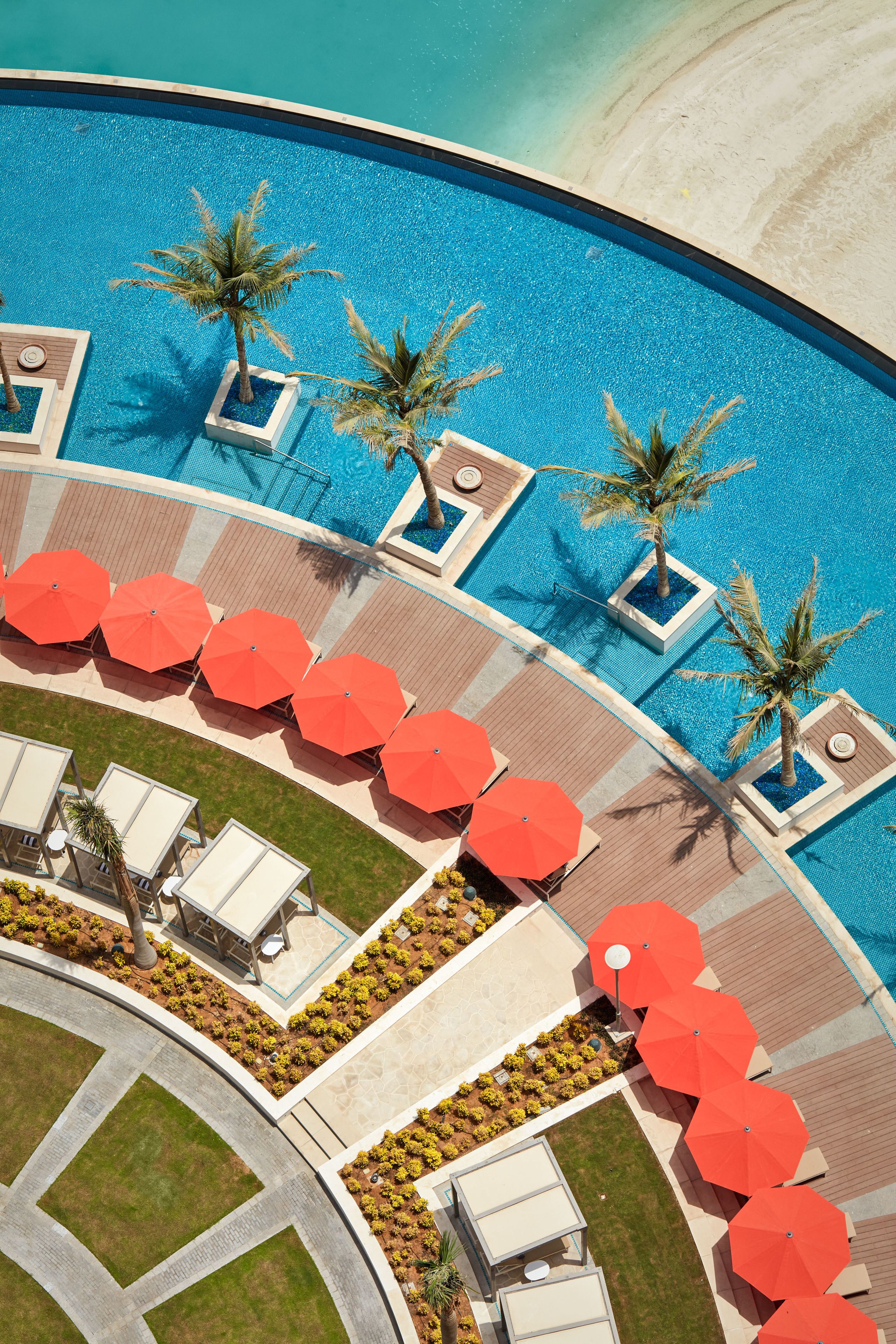 Outdoor pool, pool umbrellas, sun loungers