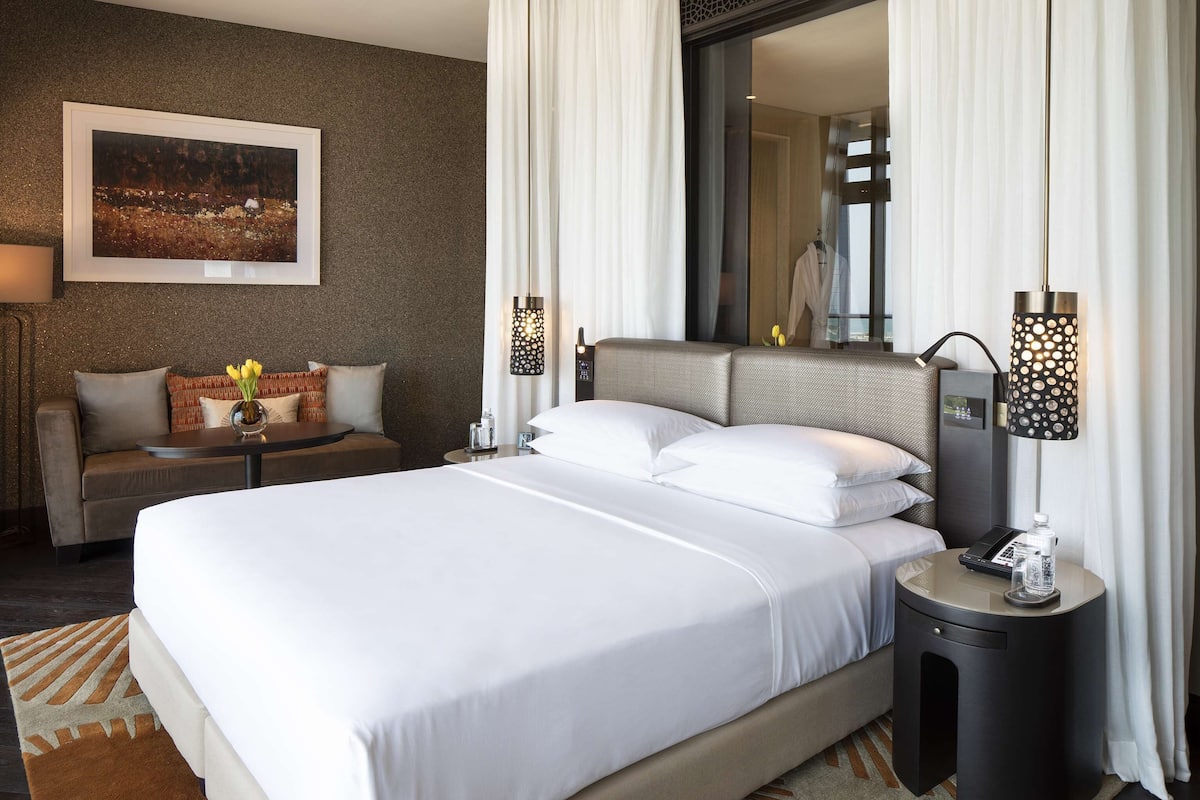 1 phòng ngủ, minibar, két bảo mật tại phòng, bàn