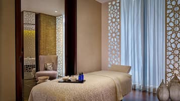 Sauna, steam room, 5 treatment rooms, massages