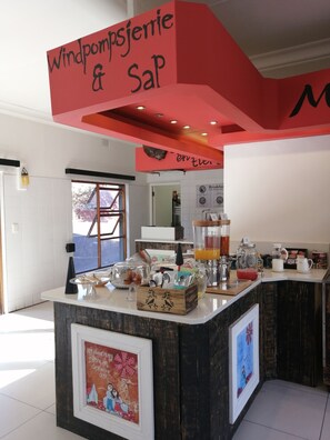 Free daily English breakfast  - Windhoek Gardens Boutique Hotel (Windhoek)