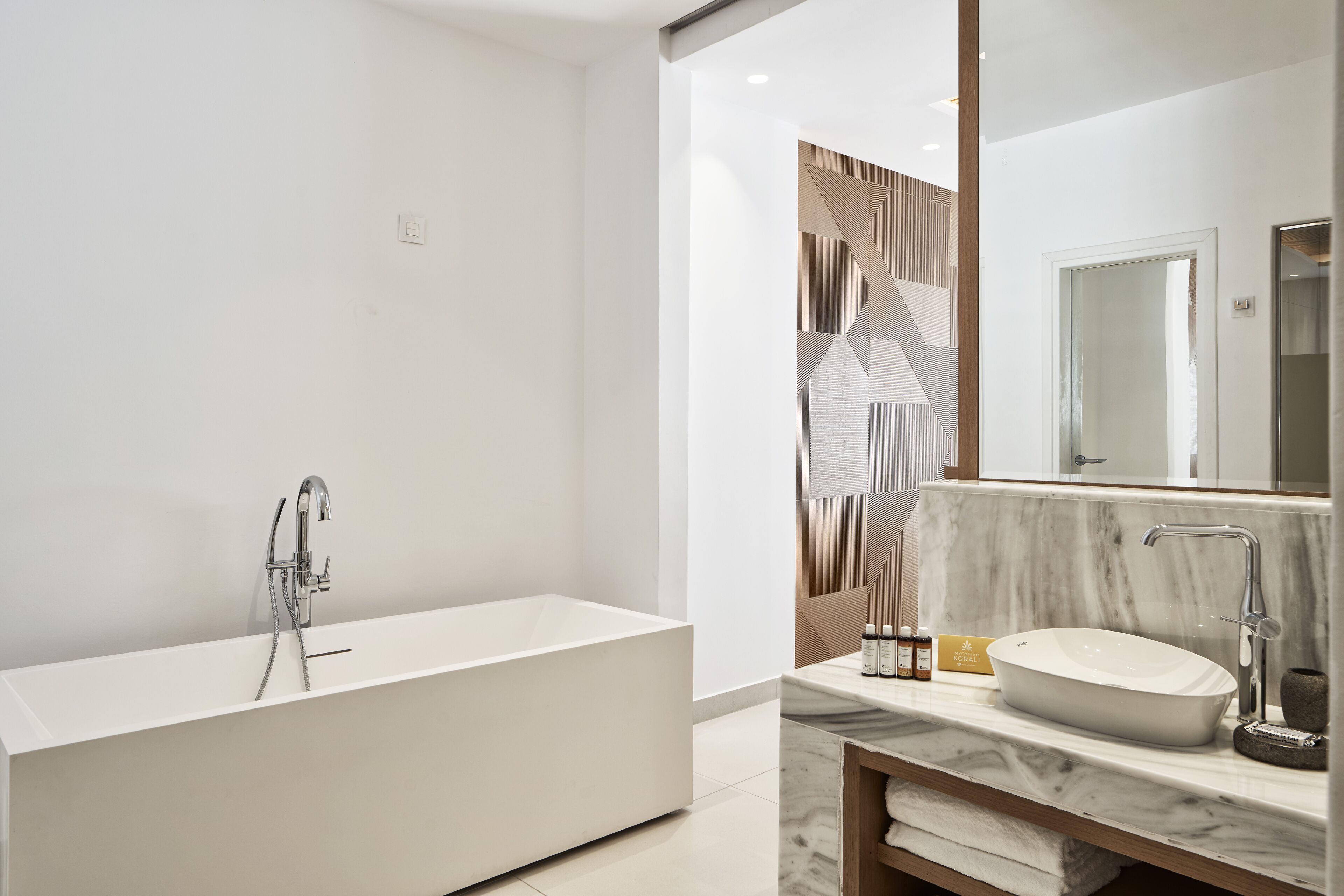 junior suite (era) | premium bedding, pillow-top beds, minibar, in-room safe