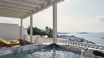 Suite Junior (Outdoor Spa Jetted Tub, Emar) | Literie de qualité supérieure, surmatelas, minibar