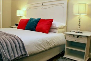 Minibar, individuell dekoriert, individuell eingerichtet