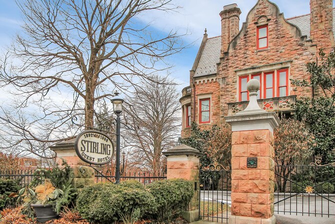 hotels in reading pa that allow dogs