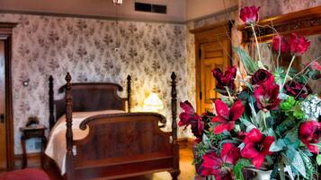Deluxe Room, 1 Double Bed | Premium bedding, iron/ironing board, WiFi (free), individually decorated