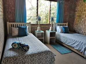 Stuga Standard - 2 sovrum - icke-rökare - trädgård | Värdeförvaringsskåp på rummet, individuell inredning och unika möbler