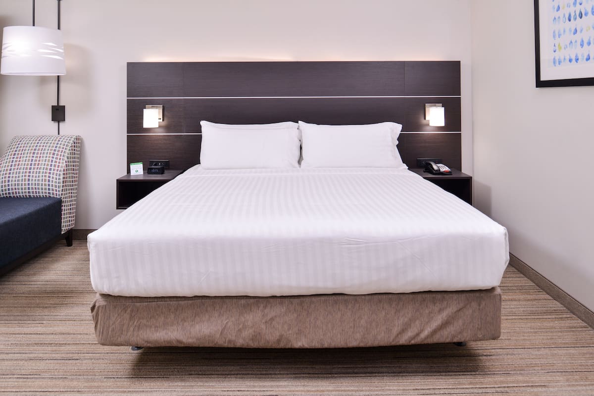 Standard Room, 1 King Bed
