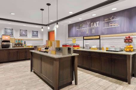 Free daily buffet breakfast. Hampton Inn & Suites Columbus Scioto Downs