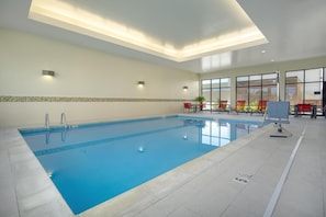 Indoor pool, sun loungers