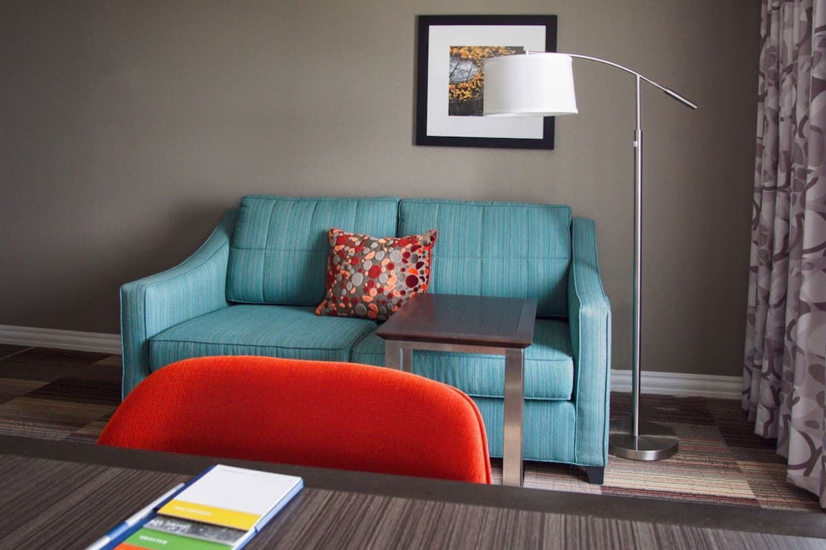 Living area | 42-inch flat-screen TV with cable channels, TV