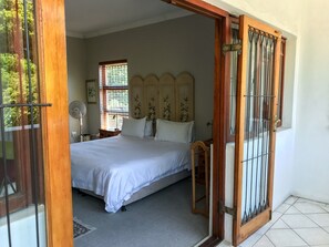 Estúdio luxo, 1 quarto | Escrivaninha, camas extras/dobráveis (sobretaxa), Wi-Fi de cortesia