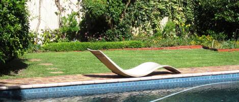 Studio | Utsikt mot trÀdgÄrden