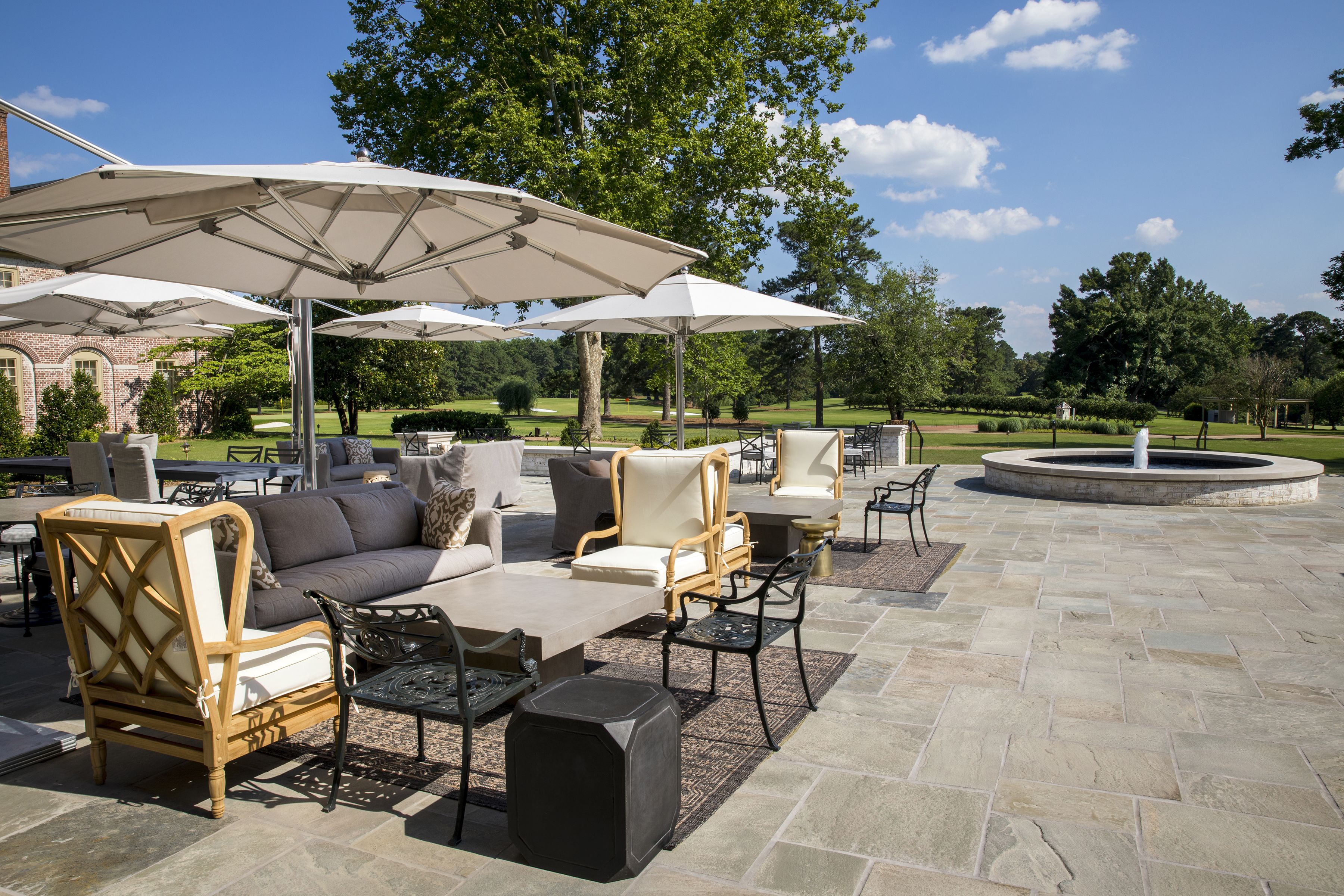 cocktail bar, garden views, open daily