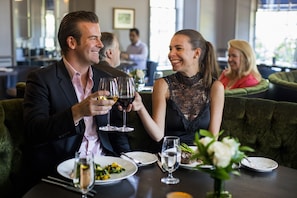 3 restaurants; breakfast, lunch and dinner served  - Williamsburg Inn, an official Colonial Williamsburg Hotel (Williamsburg)